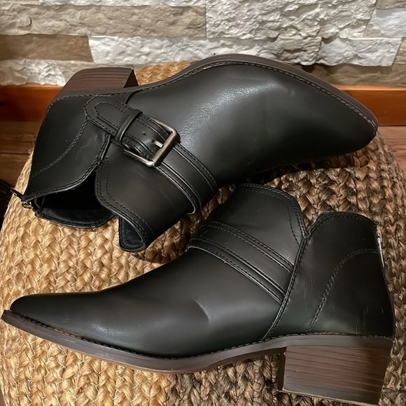 DAVID AARON Women’s Black Ankle Boots Sz. 7 - Picture 4 of 8